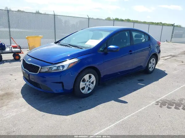 3KPFK4A70JE253335 2018 KIA FORTE - Image 2