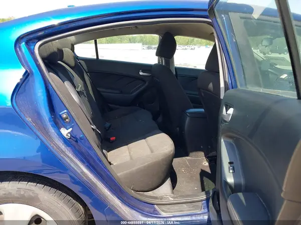 3KPFK4A70JE253335 2018 KIA FORTE - Image 8