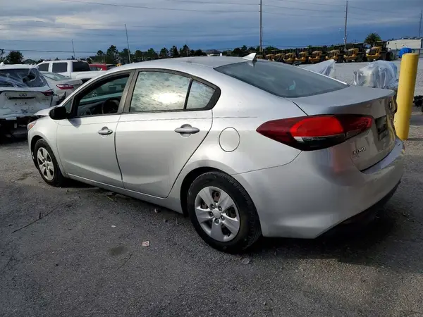 3KPFK4A70JE254422 2018 KIA FORTE - Image 2
