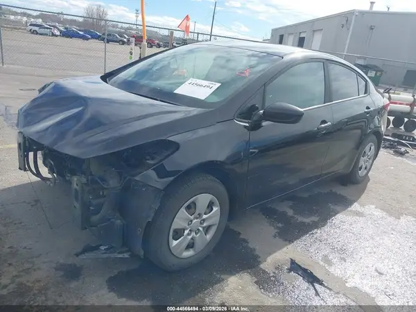 3KPFK4A70JE254498 2018 KIA FORTE - Image 2