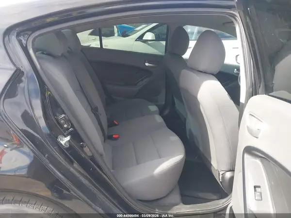 3KPFK4A70JE254498 2018 KIA FORTE - Image 8