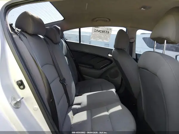 3KPFK4A70JE256610 2018 KIA FORTE - Image 8