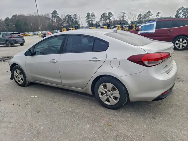3KPFK4A70JE258003 2018 KIA FORTE - Image 2