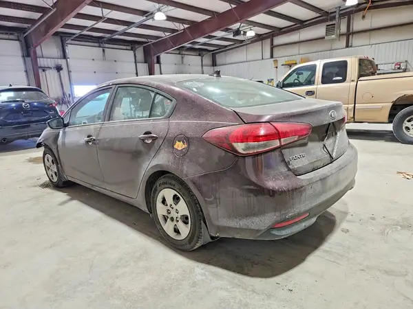 3KPFK4A70JE258387 2018 KIA FORTE - Image 2