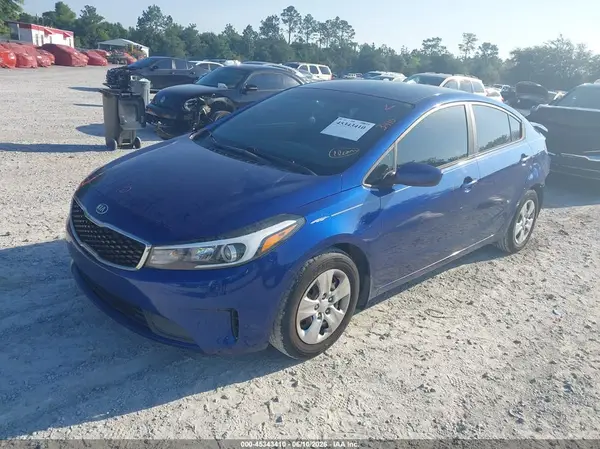 3KPFK4A70JE258857 2018 KIA FORTE - Image 2