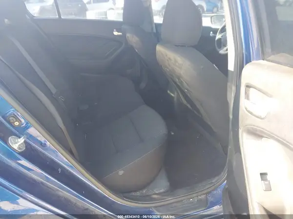3KPFK4A70JE258857 2018 KIA FORTE - Image 8