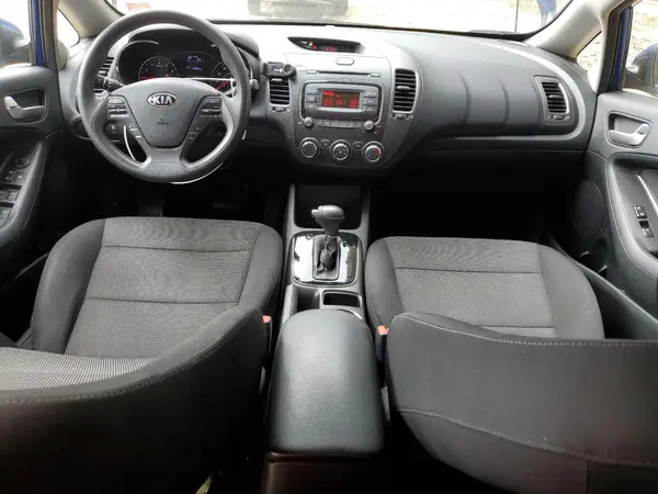 3KPFK4A70JE259166 2018 KIA FORTE - Image 8
