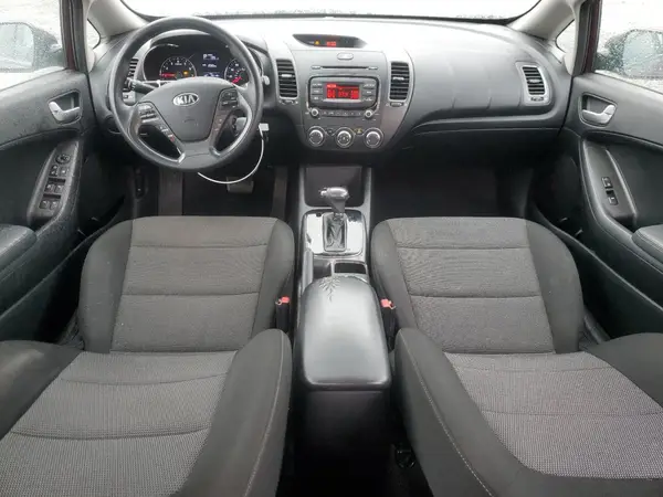 3KPFK4A70JE260415 2018 KIA FORTE - Image 8