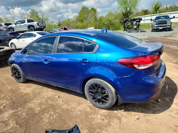 3KPFK4A70JE261970 2018 KIA FORTE - Image 2