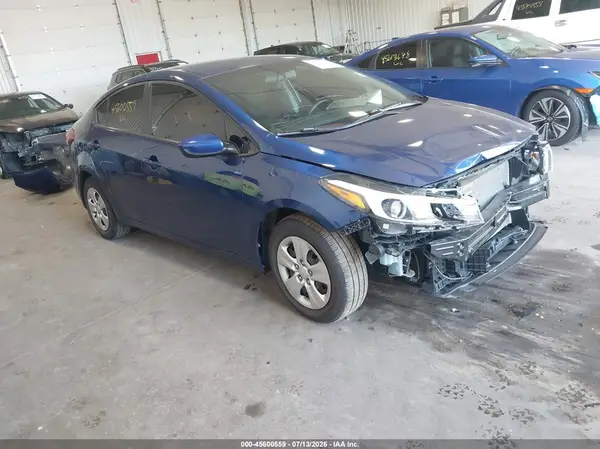 3KPFK4A70JE262696 2018 KIA FORTE - Image 1