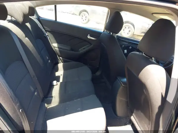 3KPFK4A70JE265968 2018 KIA FORTE - Image 8