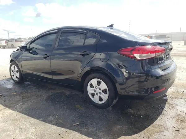 3KPFK4A70JE268725 2018 KIA FORTE - Image 2