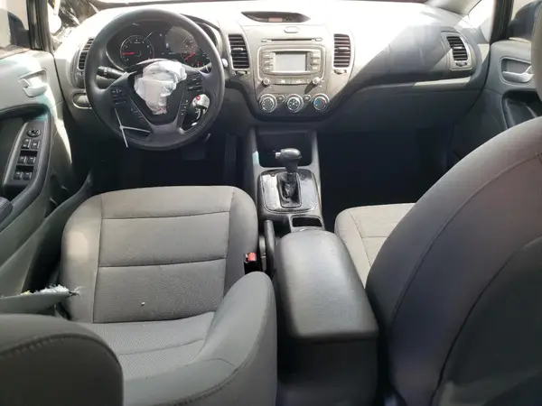 3KPFK4A70JE268725 2018 KIA FORTE - Image 8