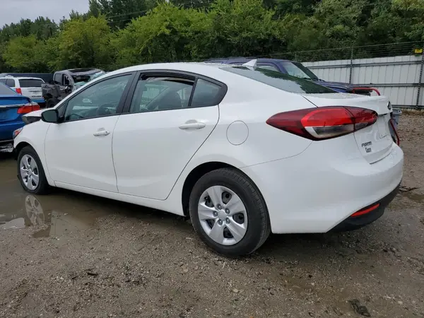 3KPFK4A70JE268997 2018 KIA FORTE - Image 2