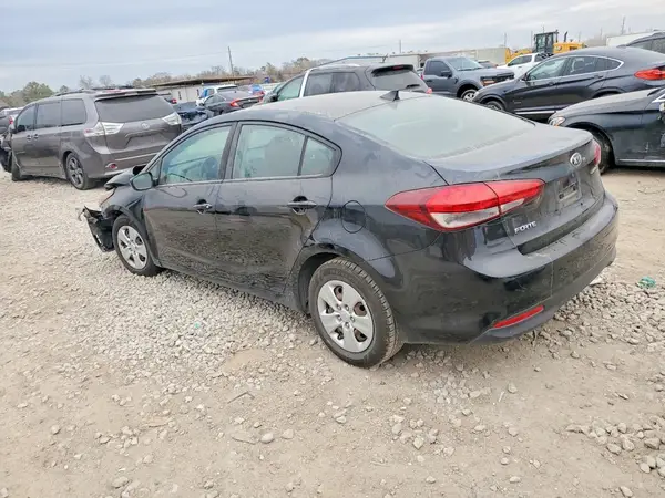 3KPFK4A70JE269289 2018 KIA FORTE - Image 2