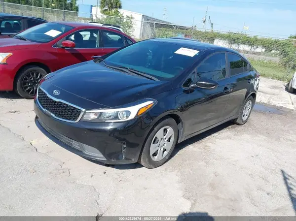 3KPFK4A70JE269440 2018 KIA FORTE - Image 2