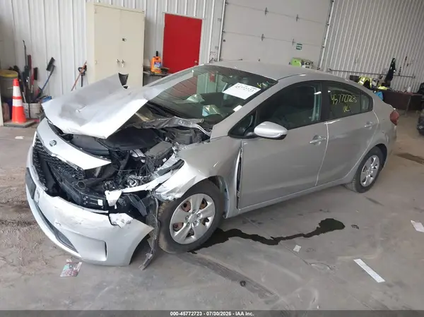 3KPFK4A70JE269793 2018 KIA FORTE - Image 2