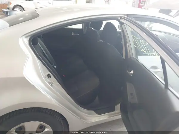 3KPFK4A70JE269793 2018 KIA FORTE - Image 8