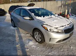 3KPFK4A70JE270555 2018 KIA FORTE