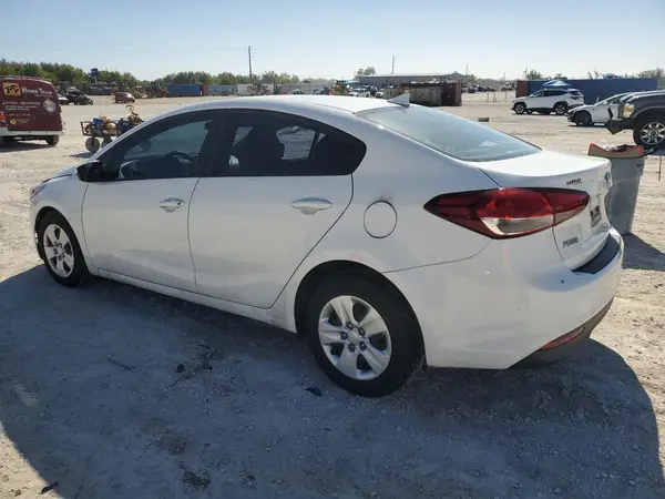 3KPFK4A70JE271687 2018 KIA FORTE - Image 2