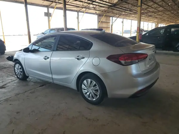 3KPFK4A70JE272452 2018 KIA FORTE - Image 2