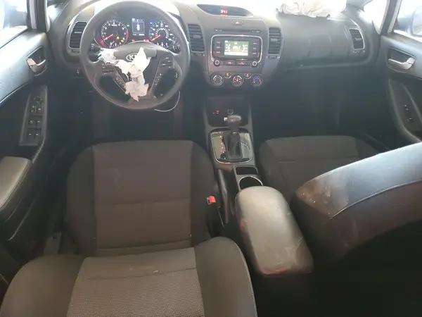 3KPFK4A70JE272452 2018 KIA FORTE - Image 8