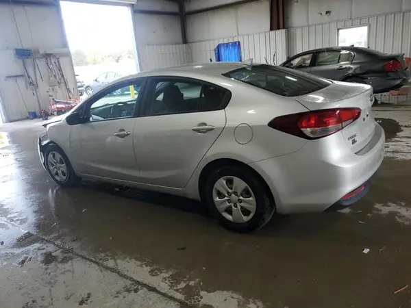 3KPFK4A70JE272547 2018 KIA FORTE - Image 2