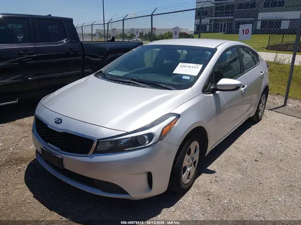3KPFK4A70JE272631 2018 KIA FORTE - Image 2