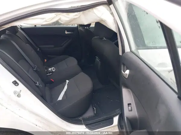 3KPFK4A70JE272984 2018 KIA FORTE - Image 8