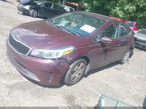 3KPFK4A70JE273424 2018 KIA FORTE - Image 2
