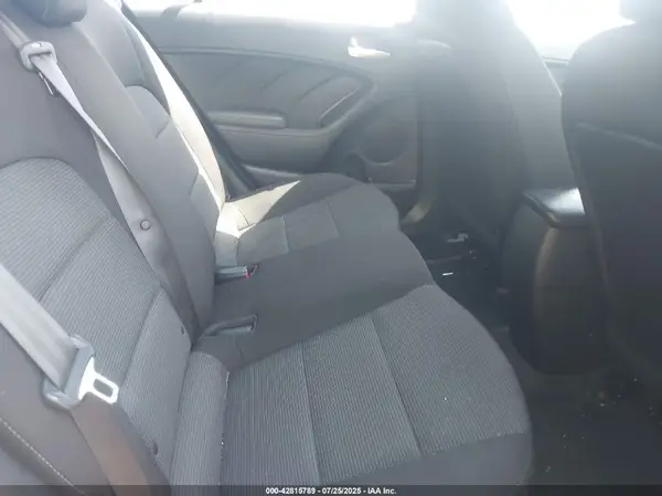 3KPFK4A70JE273424 2018 KIA FORTE - Image 8