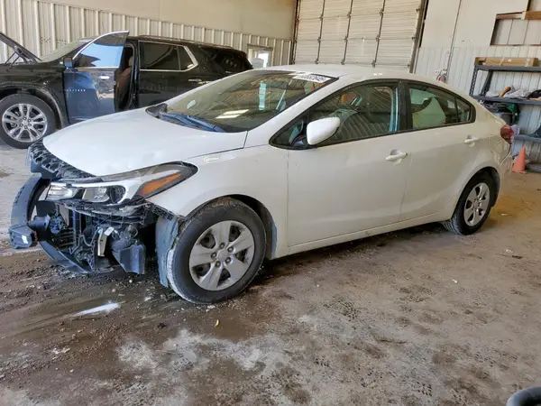 3KPFK4A70JE273598 2018 KIA FORTE - Image 1