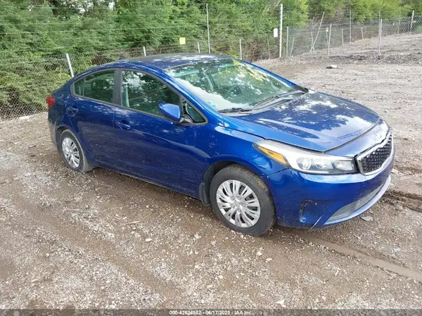 3KPFK4A70JE274251 2018 KIA FORTE - Image 1