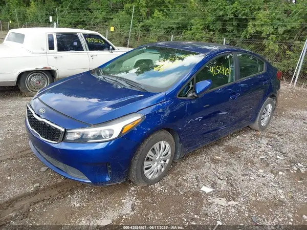 3KPFK4A70JE274251 2018 KIA FORTE - Image 2