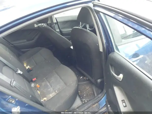 3KPFK4A70JE274251 2018 KIA FORTE - Image 8