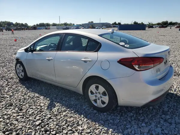 3KPFK4A70JE275433 2018 KIA FORTE - Image 2