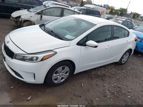 3KPFK4A70JE275903 2018 KIA FORTE - Image 2