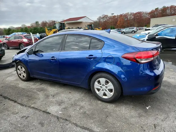3KPFK4A70JE276033 2018 KIA FORTE - Image 2
