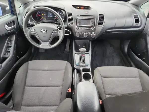 3KPFK4A70JE276033 2018 KIA FORTE - Image 8