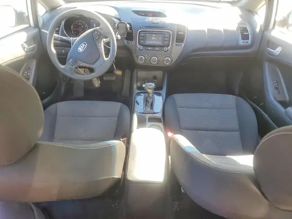 3KPFK4A70JE278428 2018 KIA FORTE - Image 8