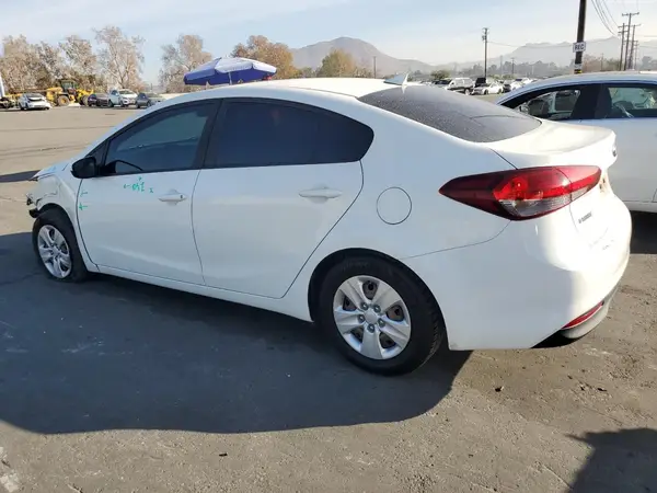 3KPFK4A70JE278445 2018 KIA FORTE - Image 2