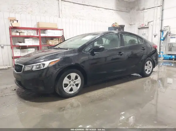 3KPFK4A70JE280079 2018 KIA FORTE - Image 2