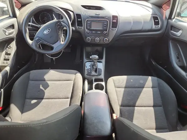 3KPFK4A70JE280261 2018 KIA FORTE - Image 8