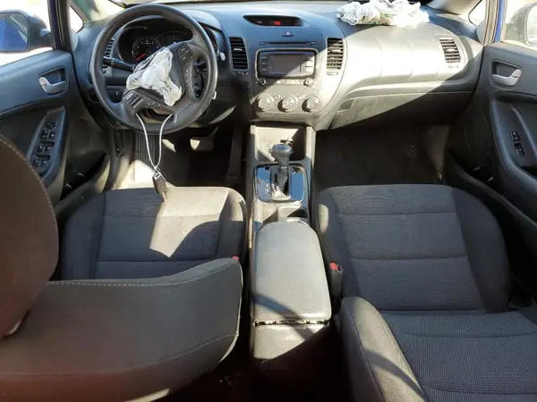 3KPFK4A70JE280566 2018 KIA FORTE - Image 8