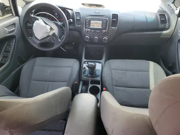 3KPFK4A70JE281135 2018 KIA FORTE - Image 8