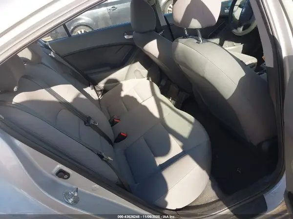 3KPFK4A70JE281216 2018 KIA FORTE - Image 8