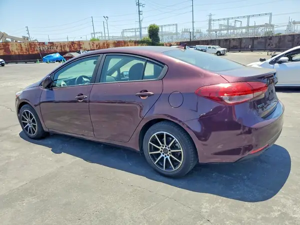 3KPFK4A70JE282124 2018 KIA FORTE - Image 2
