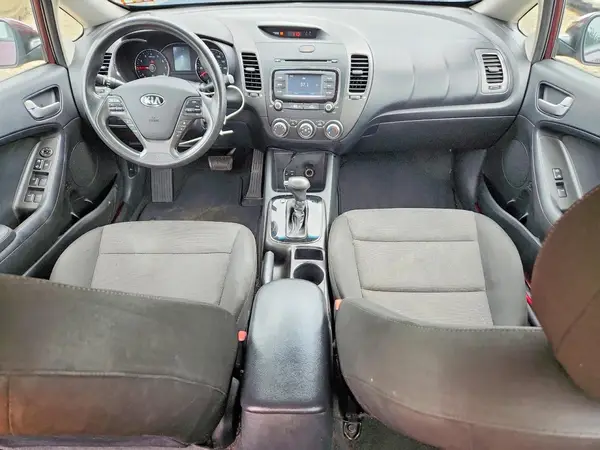 3KPFK4A70JE282611 2018 KIA FORTE - Image 8