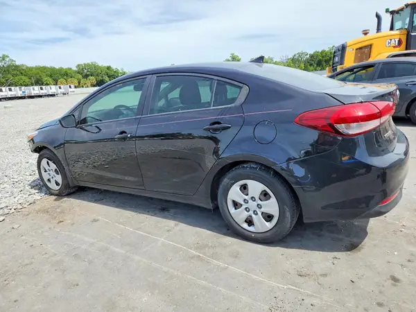 3KPFK4A70JE283533 2018 KIA FORTE - Image 2