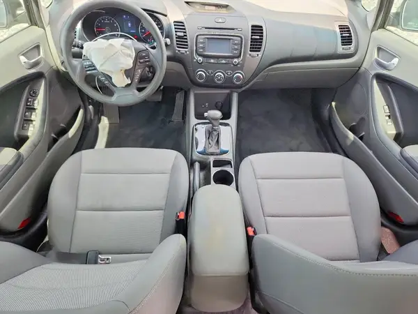 3KPFK4A70JE283533 2018 KIA FORTE - Image 8